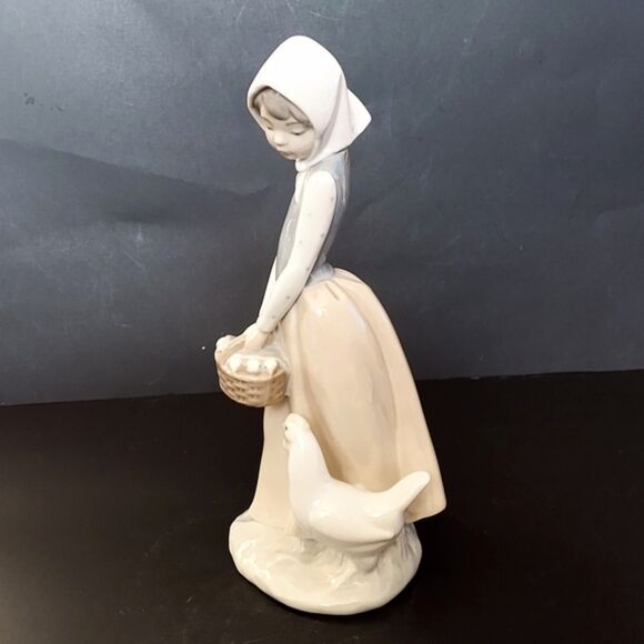 Lladro NAO Girl With Chicks and Hen Porcelain Figurine - Picture 3 of 6